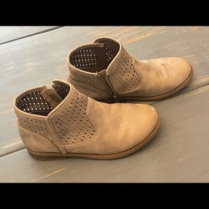 Girls Cat & Jack booties